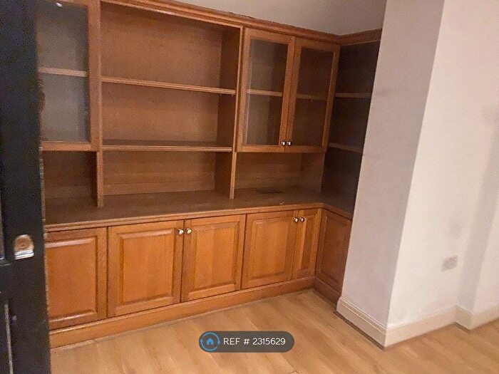 Studio To Rent In Watford Way, London, NW4