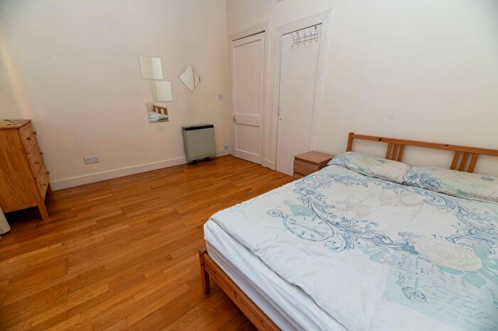1 Bedroom Flat To Rent In Caledonian Crescent, Edinburgh, EH11