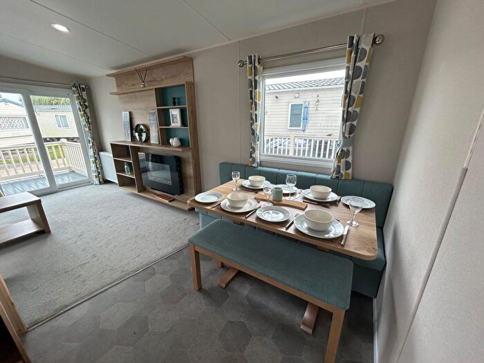 2 Bedroom Mobile/park Home For Sale In Hythe Road, Dymchurch, Romney Marsh, TN29