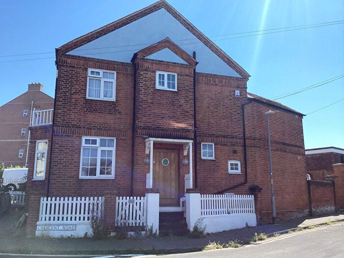 3 Bedroom Semi-Detached House To Rent In Crescent Road, Walton On The Naze, CO14