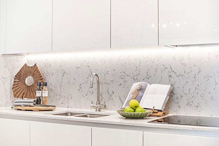 2 Bedroom Flat To Rent In - Charles Clowes Walk, Nine Elms, London, SW11