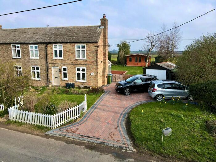 3 Bedroom Semi-Detached House For Sale In Mangate Cottage, Great Raveley., PE28