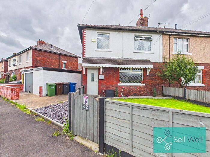 3 Bedroom Semi-Detached House For Sale In Kendal Road, Worsley, Manchester, M28