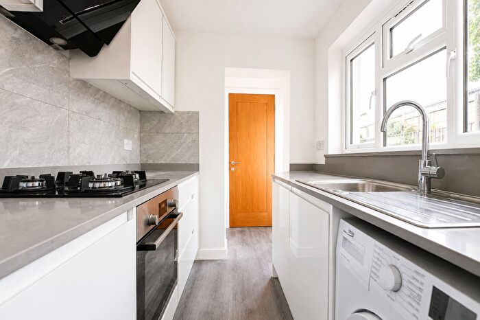 3 Bedroom End Of Terrace House To Rent In Queens Road, Croydon, CR0