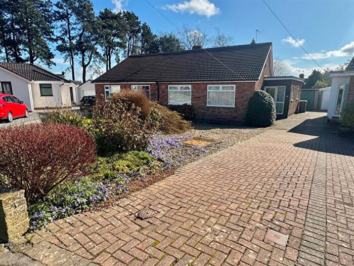 2 Bedroom Semi-Detached Bungalow For Sale In Queensbury Way, Swanland, HU14