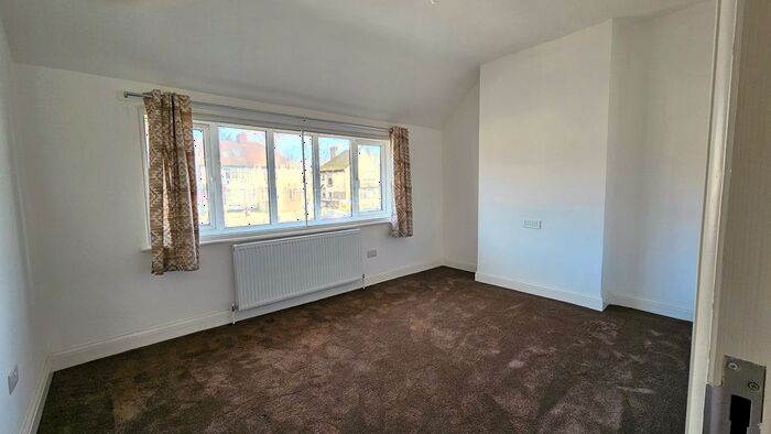 2 Bedroom Flat To Rent In North Circular Road, Neasden, NW10