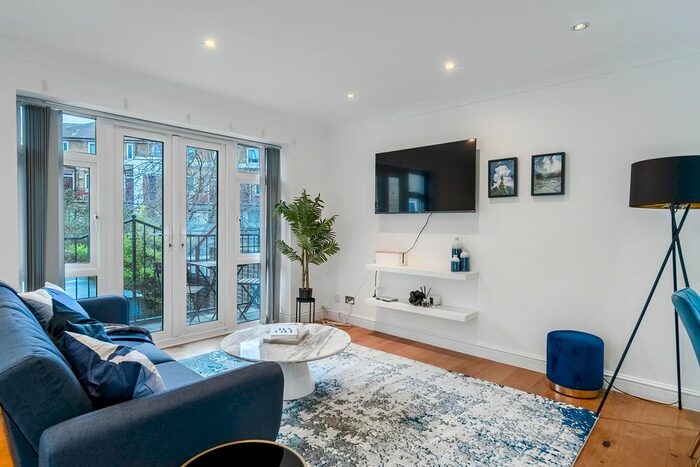 3 Bedroom Flat To Rent In Southwark Park Road, London, SE16