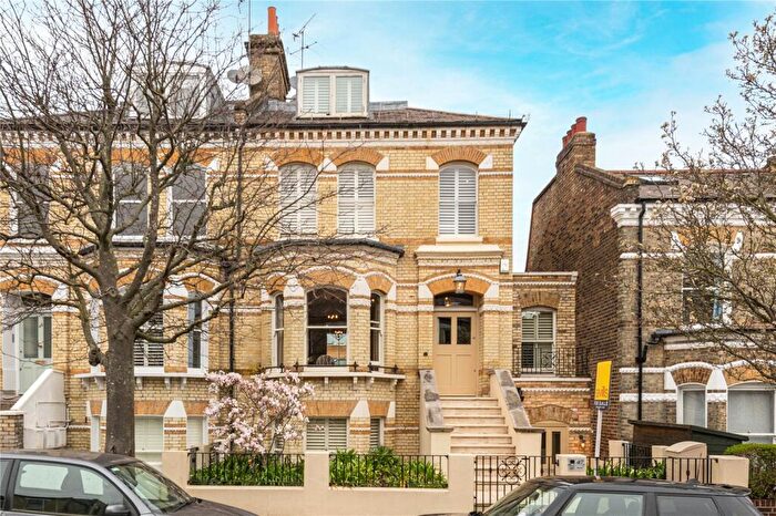 5 Bedroom End Of Terrace House For Sale In Salcott Road, London, SW11