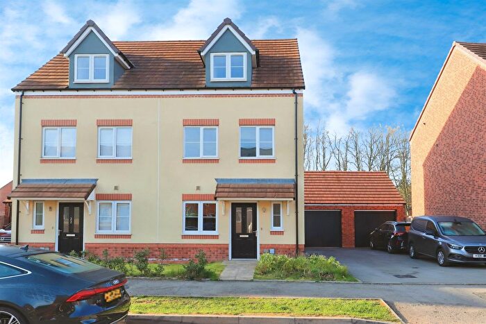 3 Bedroom Semi-detached House For Sale In Lea Castle Drive, Lea Castle, Kidderminster, DY10