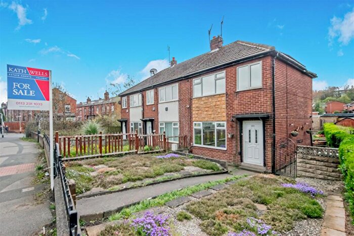 3 Bedroom Town House For Sale In Ring Road, Lower Wortley, Leeds, LS12