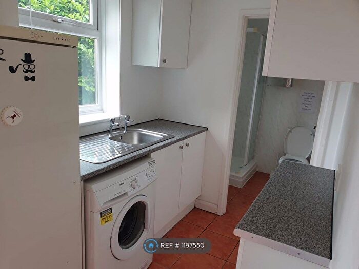 5 Bedroom Semi-Detached House To Rent In St. Johns Road, Guildford, GU2