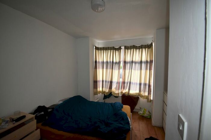 2 Bedroom Flat For Sale In Gordon Road, Harrow, HA3