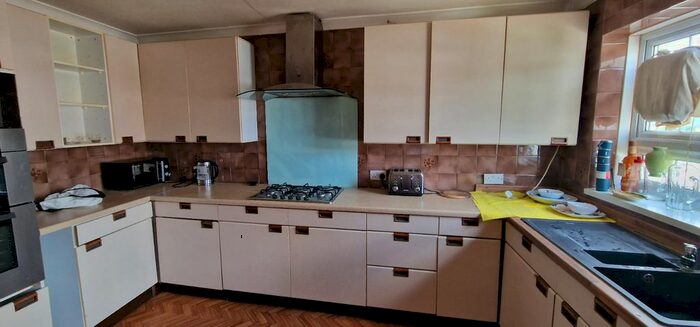 4 Bedroom Semi-Detached House To Rent In Highfield Avenue, London, NW9