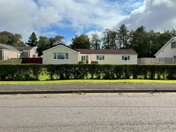 3 Bedroom Detached Bungalow For Sale In Halt Road, Rhigos, Aberdare, CF44