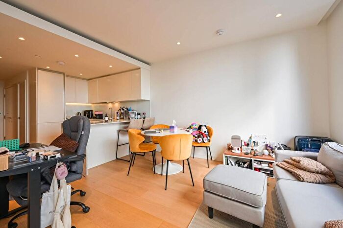 1 Bedroom Flat For Sale In Marsh Wall, Canary Wharf, London, E14
