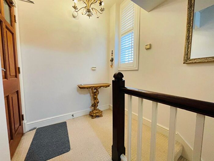 2 Bedroom Apartment To Rent In Scholars Walk, Leicester, LE2