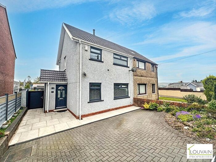 3 Bedroom Semi-Detached House For Sale In Chandlers Road, Beaufort, Ebbw Vale, NP23