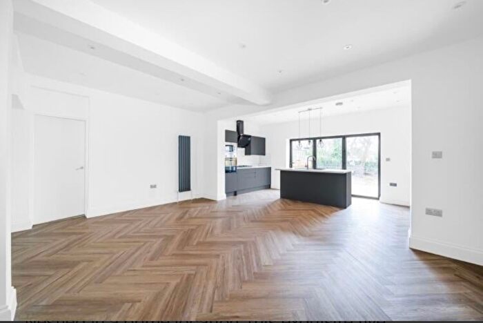 5 Bedroom Semi Detached House To Rent In Knights Hill, London, SE27