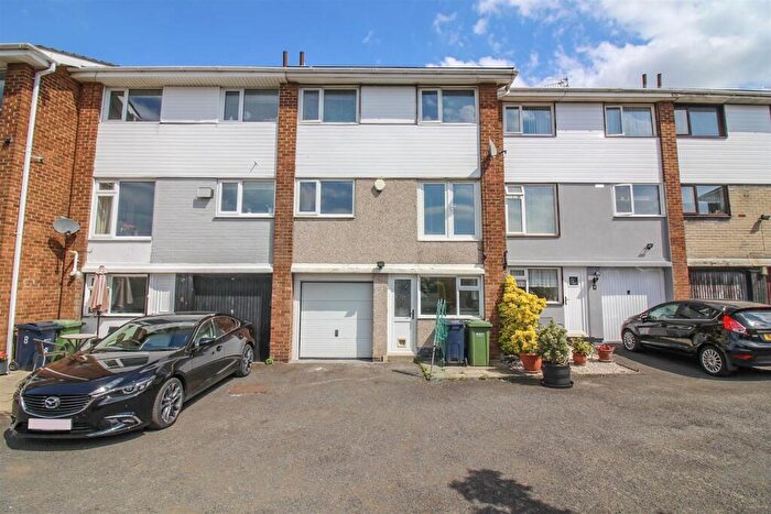 3 Bedroom Town House To Rent In Grange Court, Gateshead, Tyne And Wear, NE10