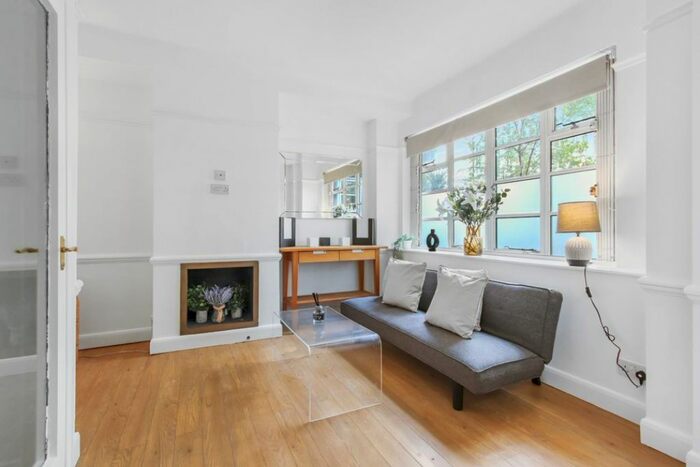 1 Bedroom Flat To Rent In Vicarage Gate, Kensington, London, W8