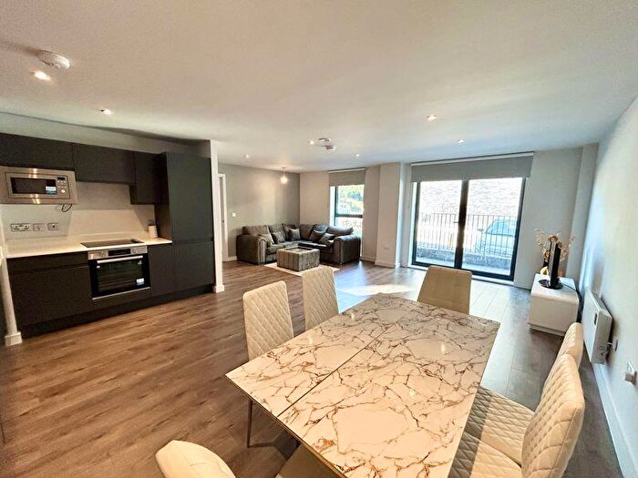 4 Bedroom Duplex To Rent In Dyer Street, Salford, M5