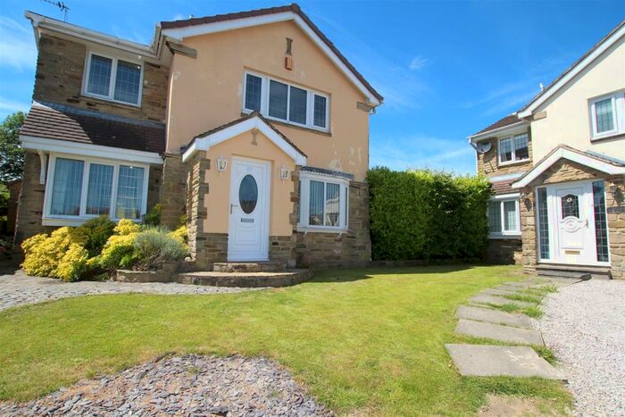 4 Bedroom Detached House To Rent In Heatherside, Baildon, Shipley, BD17