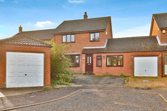 4 Bedroom Link Detached House For Sale In Keys Farm, Mattishall, Dereham, NR20