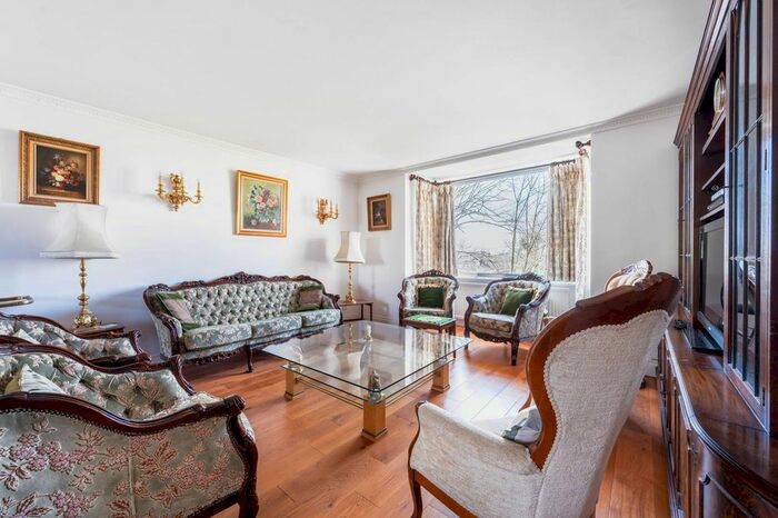 3 Bedroom Flat To Rent In Somerset Square, Holland Park, London, W14