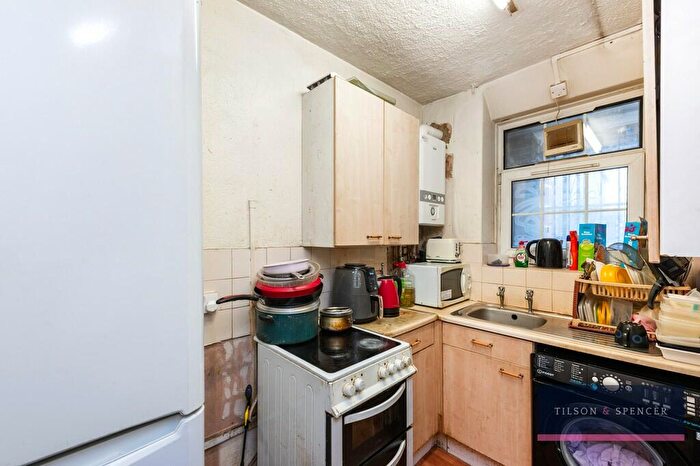 2 Bedroom Apartment For Sale In Wicklow House, Stamford Hill, N16