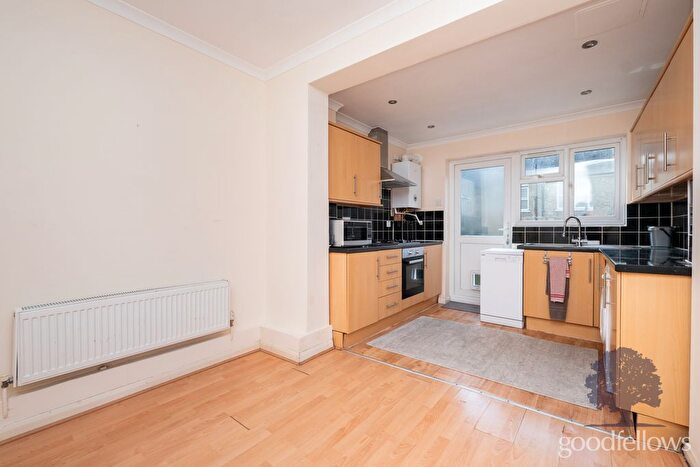 2 Bedroom Detached House To Rent In Derinton Road, Tooting, London, SW17