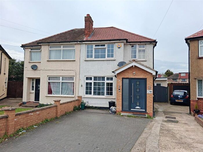 3 Bedroom Semi Detached House For Sale In Seaton Road, Hayes, UB3