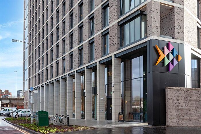 1 Bedroom Flat To Rent In New City Road, Glasgow, G4