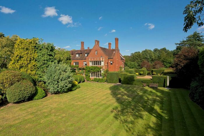 5 Bedroom Property To Rent In Old Avenue, Weybridge, KT13