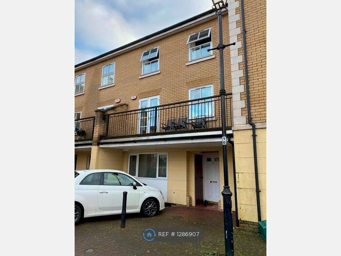6 Bedroom Terraced House To Rent In Albany Gardens, Colchester CO2