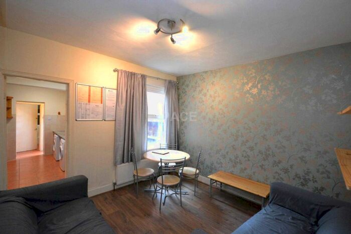 5 Bedroom Terraced House To Rent In Grange Avenue, Reading, Berkshire, RG6