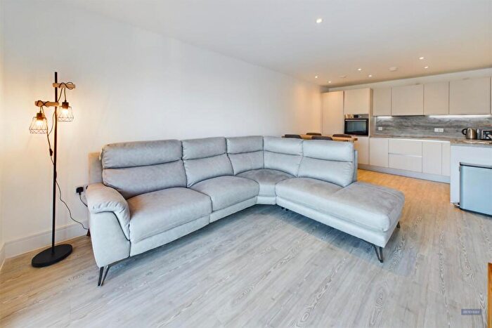 2 Bedroom Apartment For Sale In Riverside Quay, Southampton, SO14