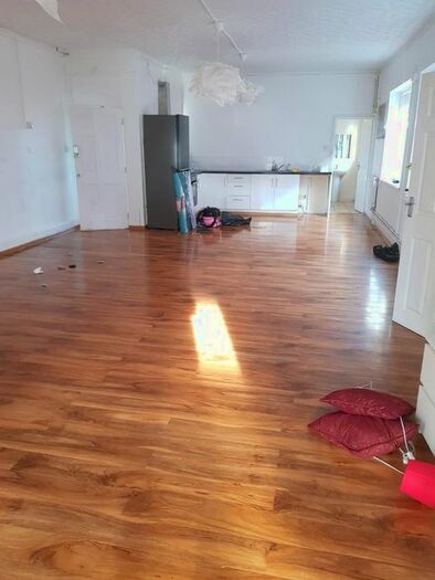 3 Bedroom Flat To Rent In Peckingham Street, Halesowen, West Midlands, B63