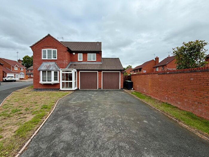 4 Bedroom Detached House To Rent In Otter Close, Redditch, Worcestershire, B98