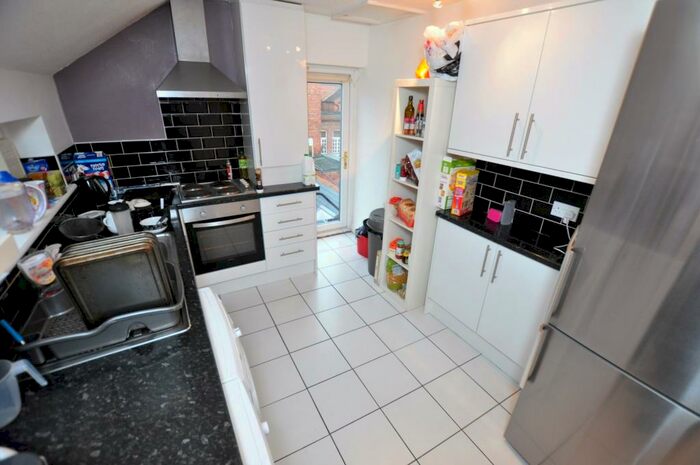 4 Bedroom Apartment To Rent In Grosvenor Place, Newcastle Upon Tyne, NE2