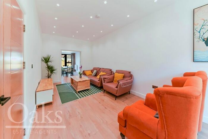 4 Bedroom Semi-Detached House To Rent In Hill House Road, London, SW16