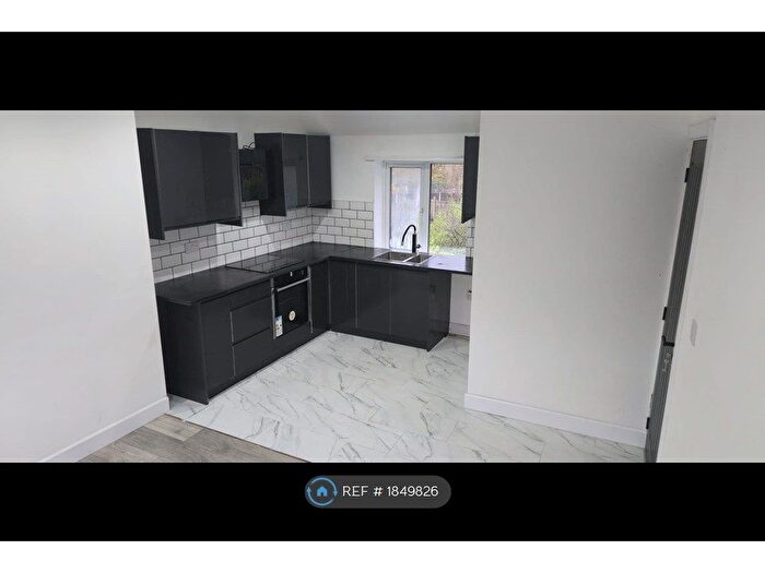 2 Bedroom Maisonette To Rent In Little John Drive, Nottingham, NG21