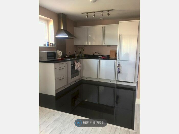 2 Bedroom Flat To Rent In Wilmot House, London, SE11