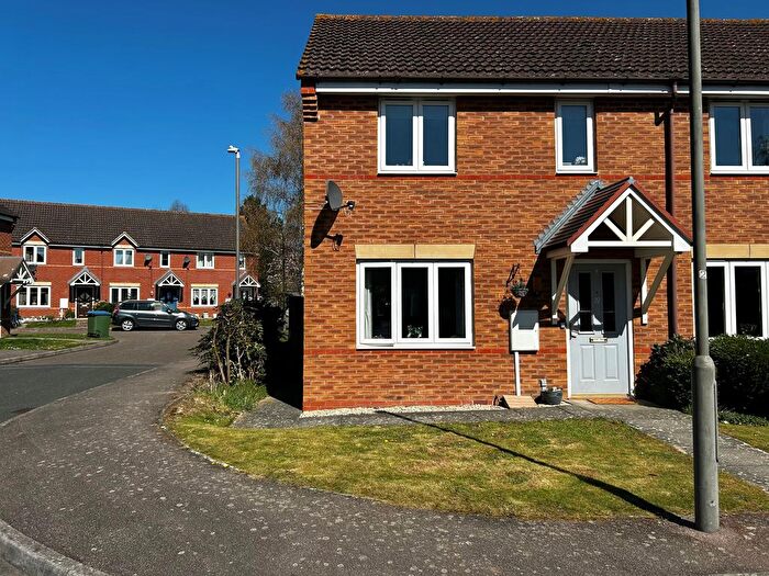 2 Bedroom Semi-Detached House For Sale In Tuscans Close, Calvert Green, MK18