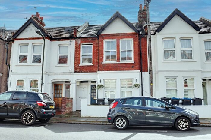 2 Bedroom Flat To Rent In Boundary Road, London, SW19