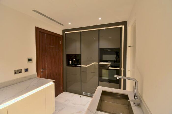 3 Bedroom Flat To Rent In Upper Grosvenor Street, Mayfair, W1K