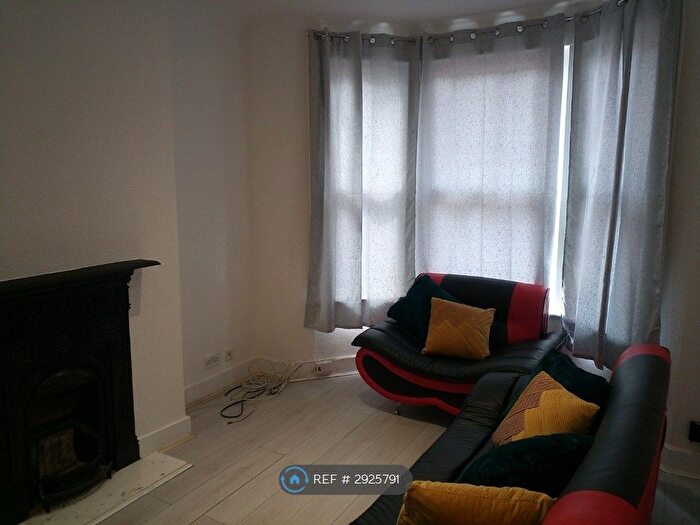 5 Bedroom Semi-Detached House To Rent In Gordon Road, Southend-On-Sea, SS1