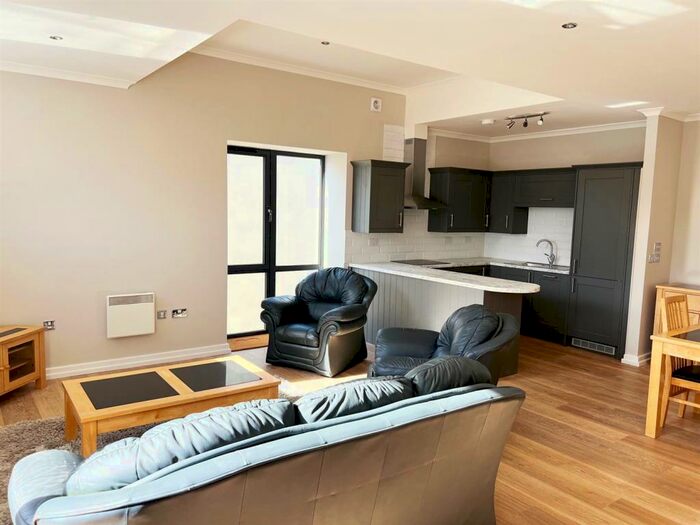 3 Bedroom Flat To Rent In The Malthouse, Brewery Quarter, Caroline Street, Cardiff, CF10