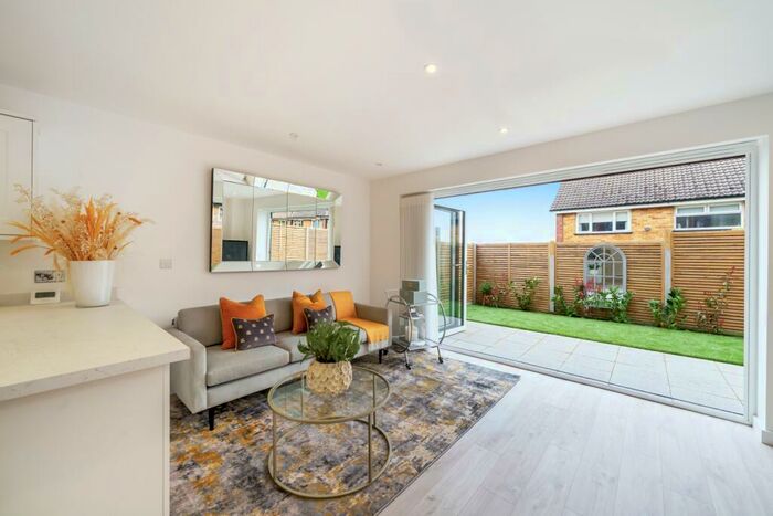 3 Bedroom End Of Terrace House To Rent In Verdant Mews Crystal Palace, SE19