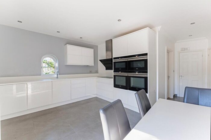 5 Bedroom Detached House To Rent In Gowrie Place Caterham, CR3