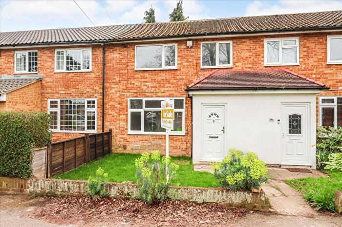 3 Bedroom Terraced House For Sale In Wentworth Avenue, Slough, SL2
